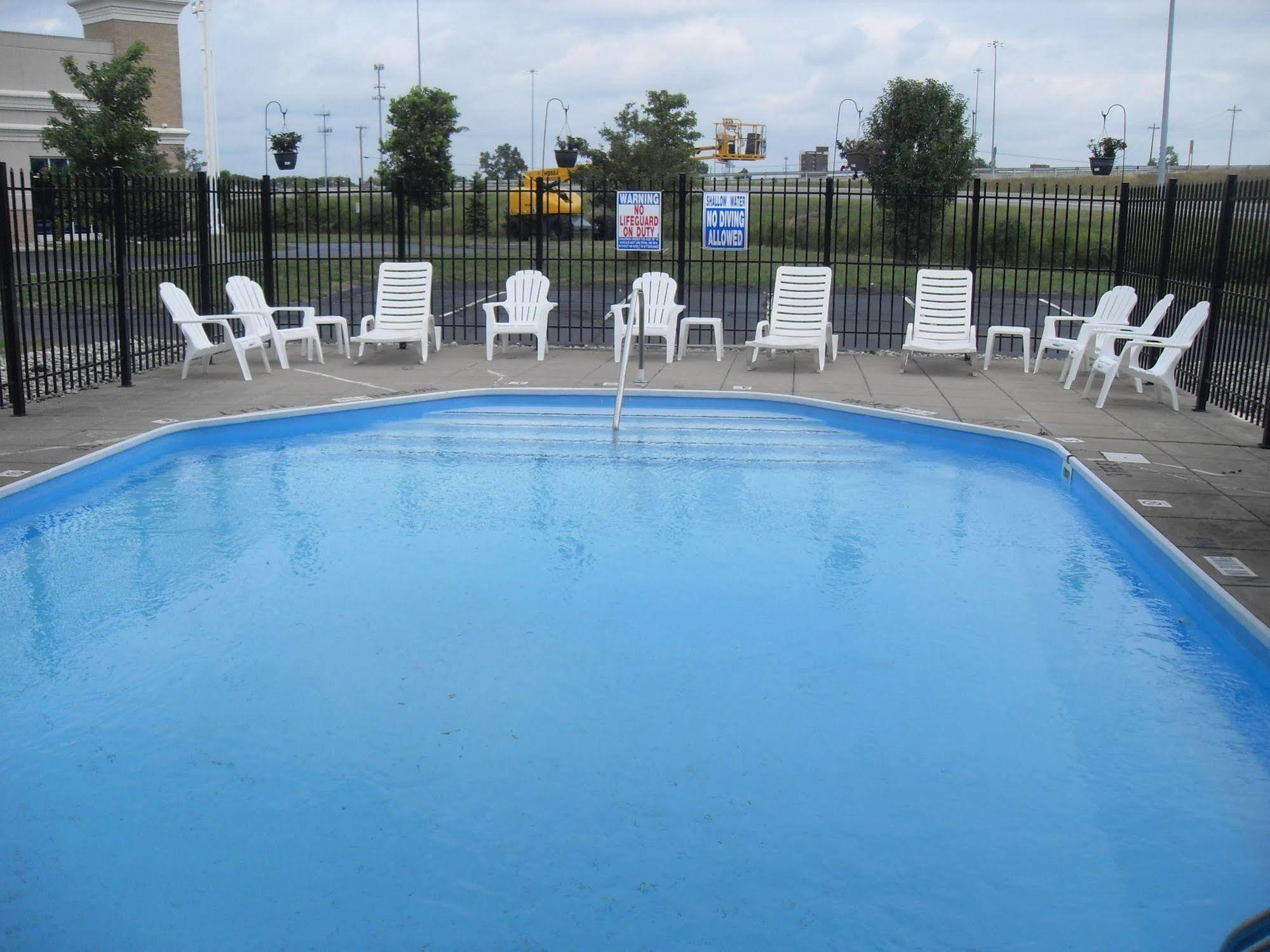 Days Inn By Wyndham Maumee/Toledo Exterior photo