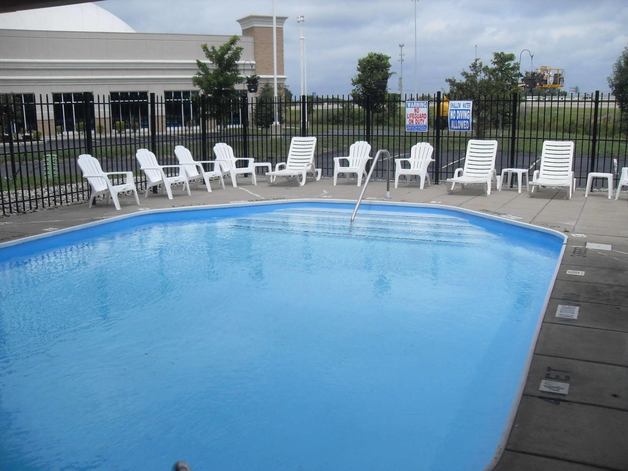 Days Inn By Wyndham Maumee/Toledo Exterior photo